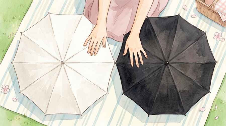 白い日傘と黒い日傘を比較する女性のイラスト